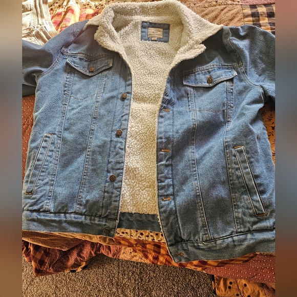 Denim jacket with synthetic sheets lining inside- men's large - Picture 3 of 7